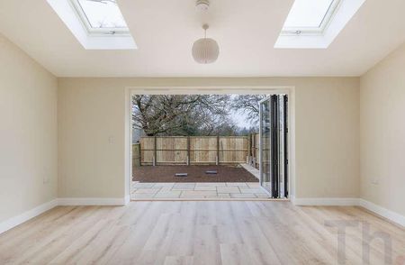 Newport, Isle Of Wight, PO30 - Photo 4