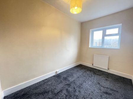 3 Bed Terraced House, Hollybush Street, E13 - Photo 4