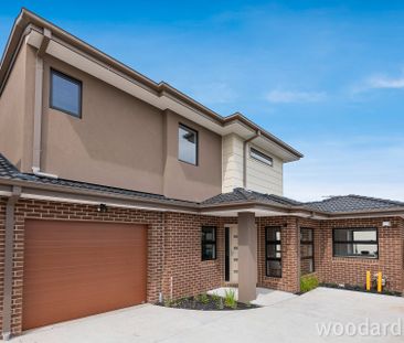 MODERN LIGHT-FILLED TOWNHOUSE NEAR HUNTINGDALE STATION! - Photo 4