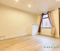 2 BEDROOM House - Semi-Detached - Photo 2