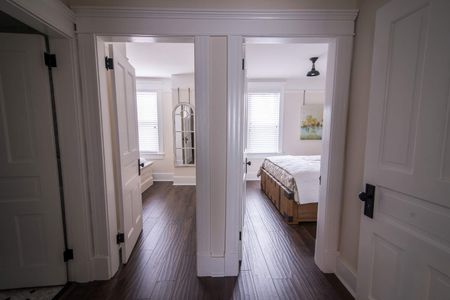 Amazing 6 bedroom 4 bathroom fully furnished executive home - Photo 3