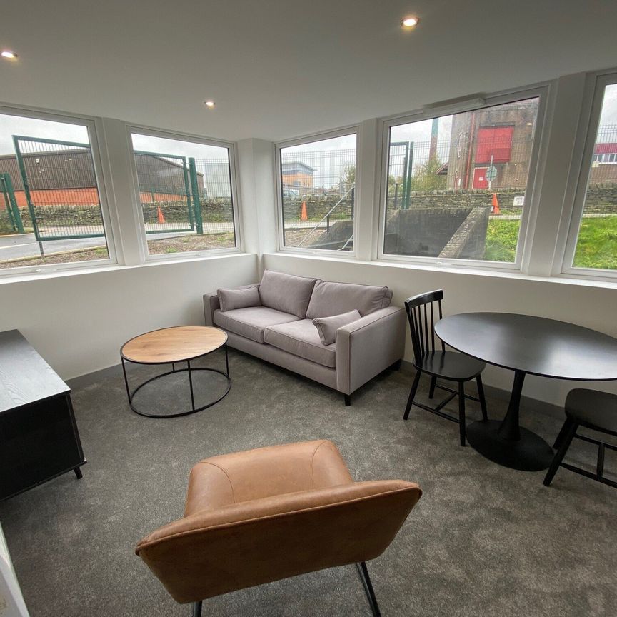 Green Lane, Leeds, Yeadon - Photo 1