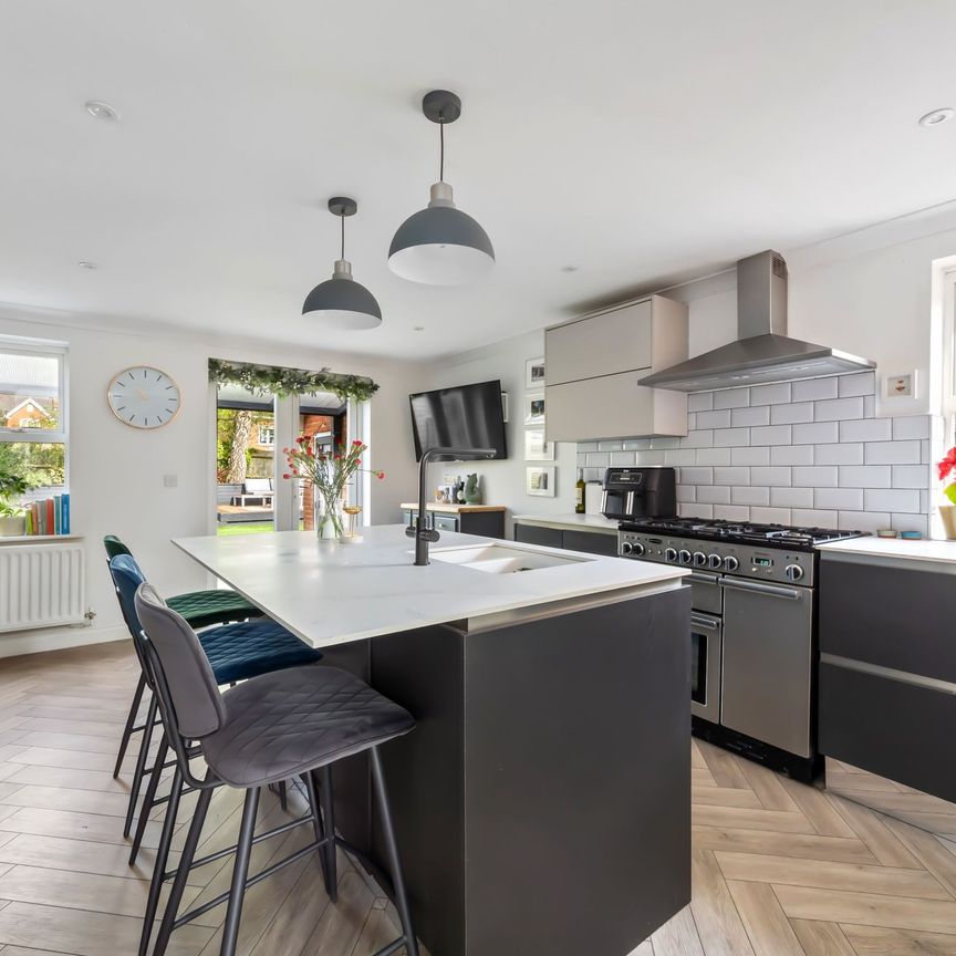 Crowhurst Crescent, Storrington, RH20 - Photo 1