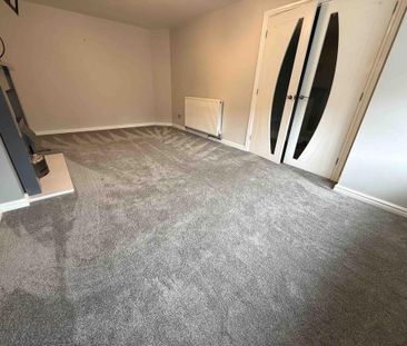 4 bedroom detached house to rent - Photo 4