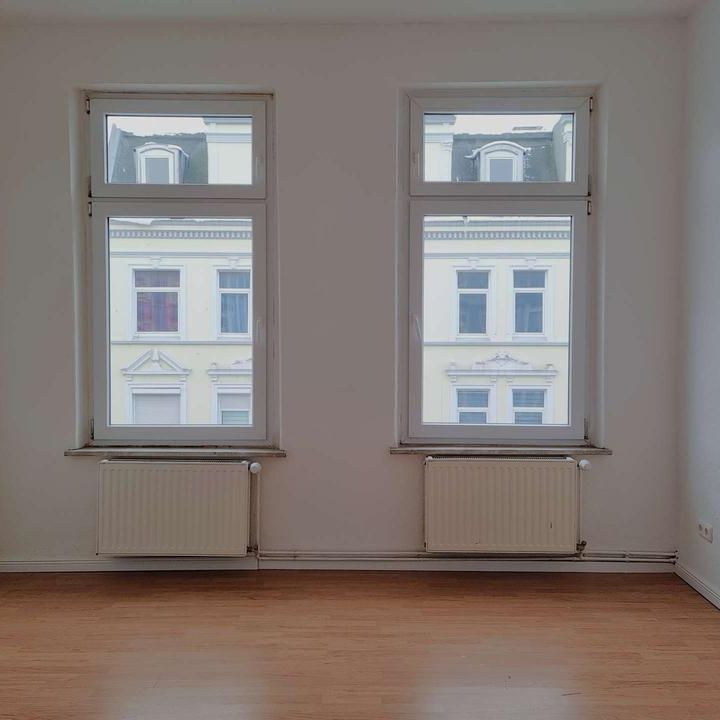 Stilvolle Altbauwohnung mit großzügigem Raumgefühl in der Südstadt - Photo 1