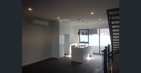 STUNNING, MODERN, CITY FRINGE - Photo 5