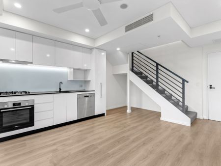 One bedroom Apartment Across Two Levels! - Photo 3