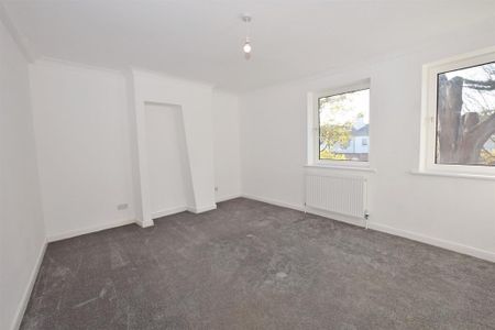 3 bedroom flat to rent - Photo 4