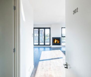 TOP FLOOR SUB-PENTHOUSE IN THE HEART OF OAKLEIGH - Photo 6