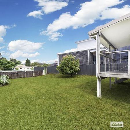 2 BEDROOM HOUSE - Photo 2