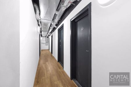 Whitechapel Road, London - Photo 2