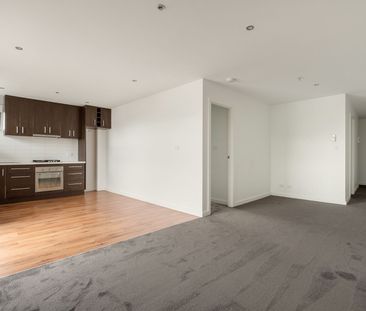 Stylish Two-Bedroom Apartment - Photo 6