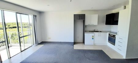 Chic 1BR Apt with Balcony in East Tamaki - Photo 3