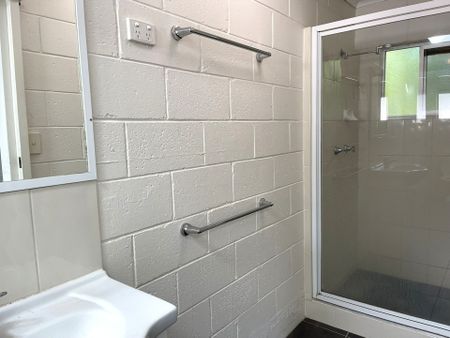 2 Bedroom Unit Close to Shops - Photo 4