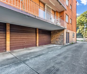 2 BEDROOM - RENOVATED UNIT WITH LOCK-UP GARAGE! 350M TO AUBURN STATION - Photo 3