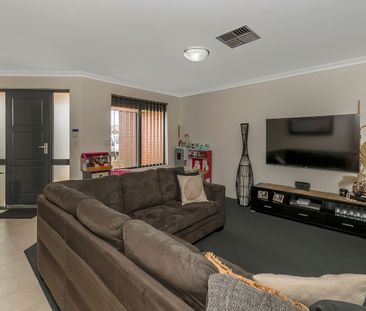 Spacious Family Home in Baldivis - Photo 3