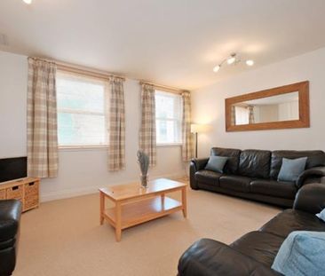 2 Bed Flat, Golden Square, AB10 - Photo 2