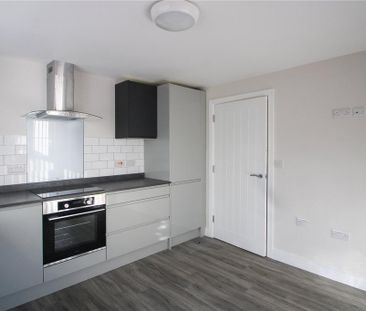 3 bedroom semi-detached house to rent - Photo 6