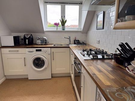 2 bedroom flat to rent - Photo 4