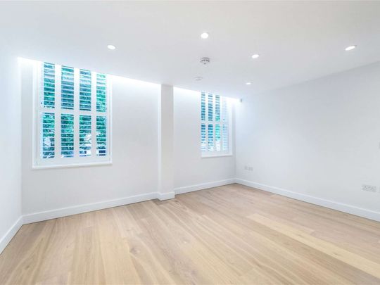 Stylish two bedroom apartment in the heart of Chiswick - Photo 1