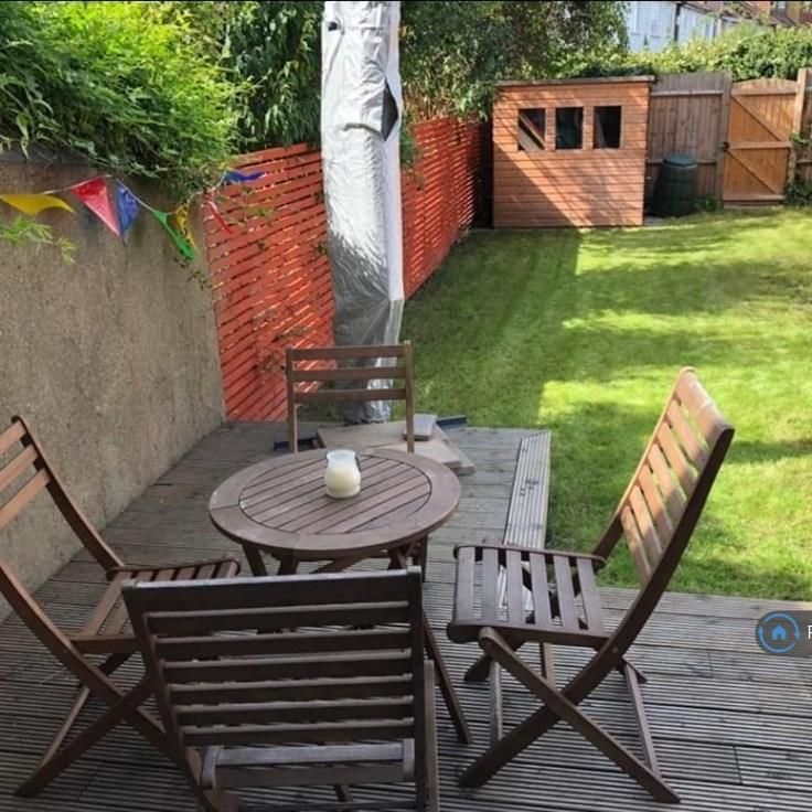 1 bedroom in a house share to rent - Photo 1