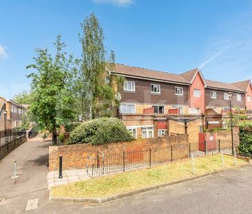 Spacious 3 Bedroom Home with Modern Interiors on Corporation Road N7 - Photo 1