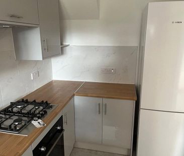 3 bedroom terraced house to rent - Photo 6