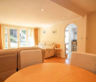 3 bedroom semi-detached bungalow to rent - Photo 3