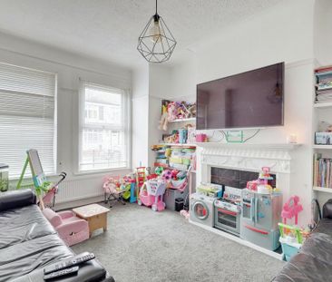3 bedroom semi-detached house to rent - Photo 4