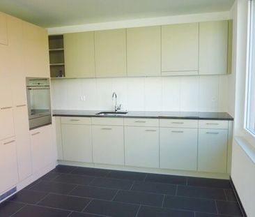 Modern apartment in beautiful surroundings - Photo 2