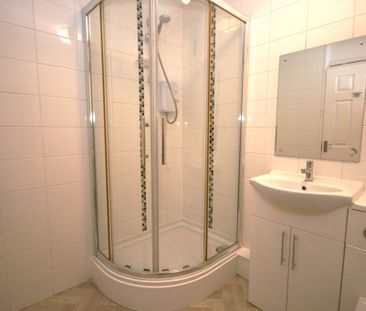 Dundasvale Court, Bright & Spacious 2 Bedroom Unfurnished Apartment... - Photo 5