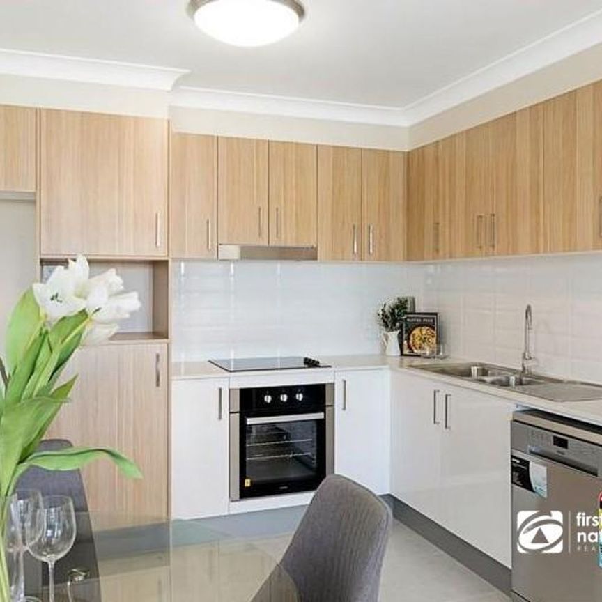 MODERN TWO BEDROOM UNIT IN VICTORIA POINT. NB RENT TO INCREASE TO $ 590 PER WEEK TWO MONTHS AFTER LEASE COMMENCES. - Photo 1