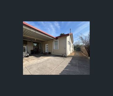 Charming 1 Bedroom Unit - Photo 3