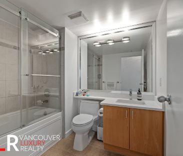 1077 Marinaside Crescent, #2201 - Photo 4