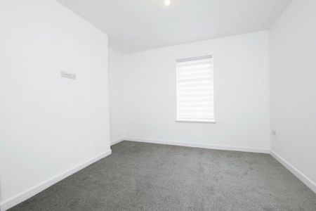 3 bedroom end of terrace house to rent - Photo 4