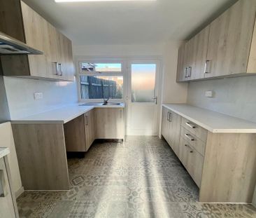 3 bedroom terraced house to rent - Photo 5