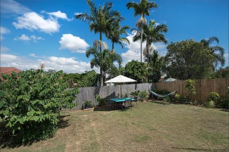 23 Hartland Street, Manly West. - Photo 3