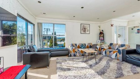 Sun Filled Family Home in Massey - Photo 5