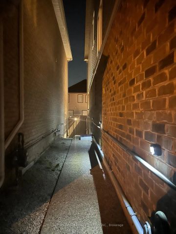 Detached Home For Lease | W9229201 - Photo 2