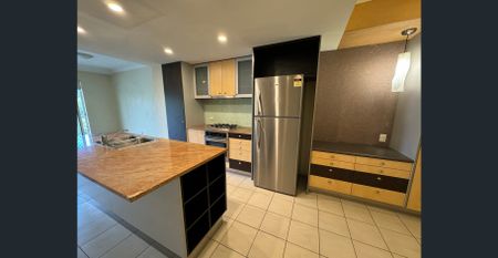 10/451 Gregory Terrace, Spring Hill, Qld 4000 - Photo 2