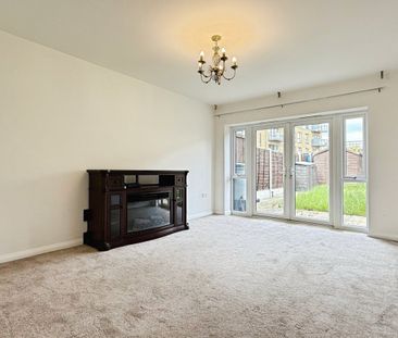 Detached House to rent - Pinnacle Hill, Bexleyheath, DA7 - Photo 3