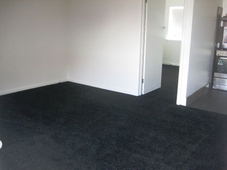 One Bedroom Apartment in St Kilda! - Photo 2