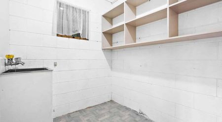 Family Home in a Quiet Cul-de-sac - Photo 2