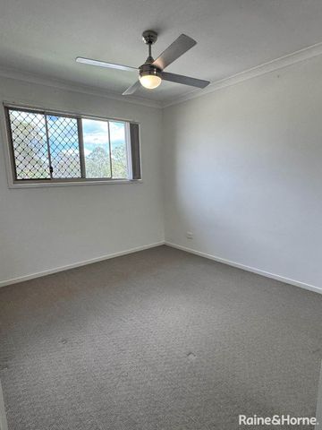 Beautifully Designed Three-Bedroom Townhouse - Photo 3