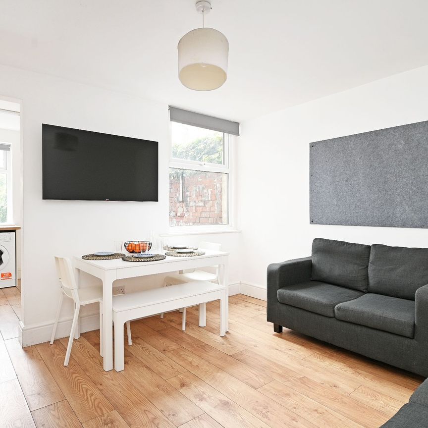 4 bedroom terraced house to rent - Photo 1