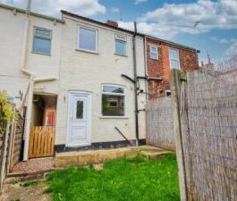 2 BEDROOM House - Semi-Detached - Photo 5