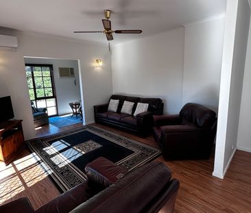 Spacious 3 Bedrooms Plus Study Home in Amazing Location - Photo 2