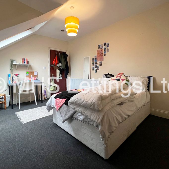 6 Bedroom Mid Terraced House for rent in Regent Park Terrace - Photo 1