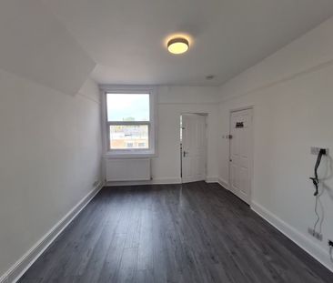 2 Bed Detached House, Green Lanes, N13 - Photo 1