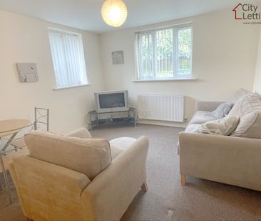 2 Bedroom Ground Floor Flat - Photo 2